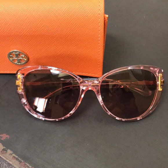 Tory Burch Accessories - Women’s Tory Burch sun glasses
